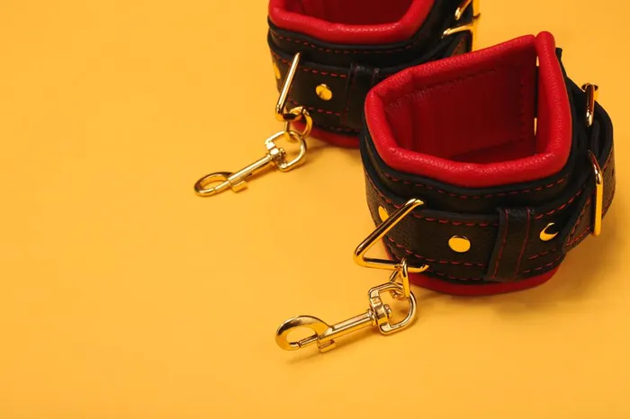 Anal The Kinky Peach Dripping in Gold Bondage Set