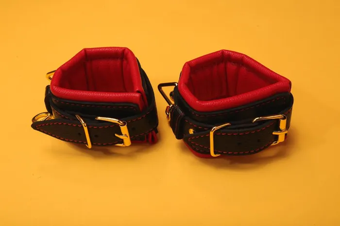 Anal The Kinky Peach Dripping in Gold Bondage Set