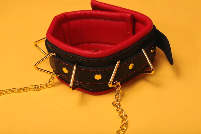 Anal The Kinky Peach Dripping in Gold Bondage Set