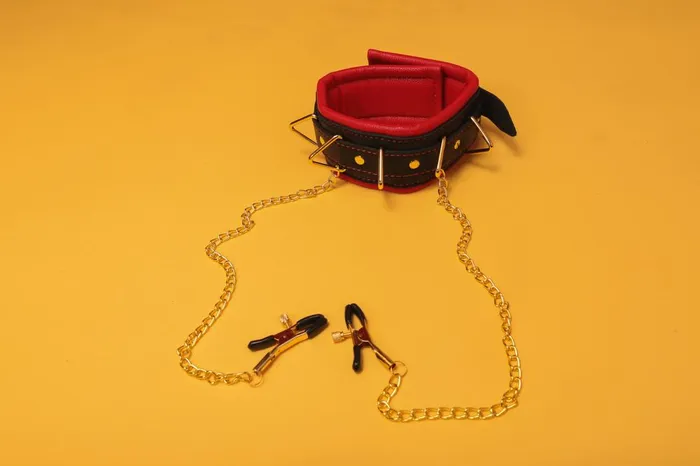 Anal The Kinky Peach Dripping in Gold Bondage Set