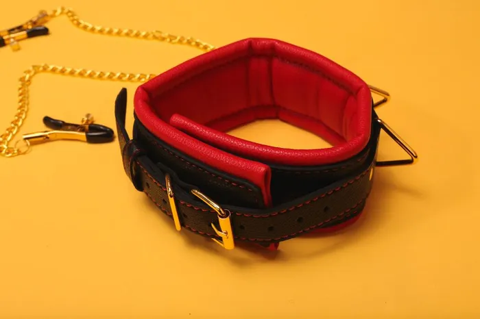Anal The Kinky Peach Dripping in Gold Bondage Set