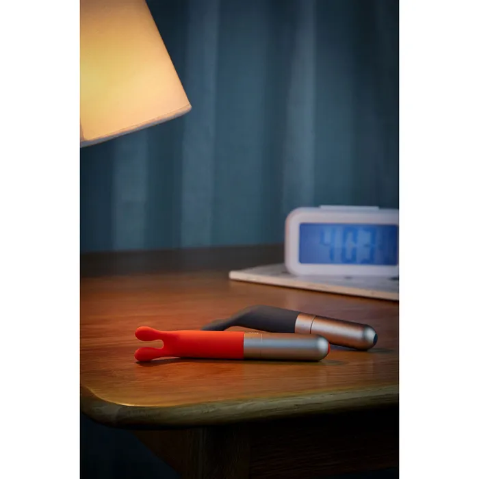 Vibrators Laska Love Not War Laska