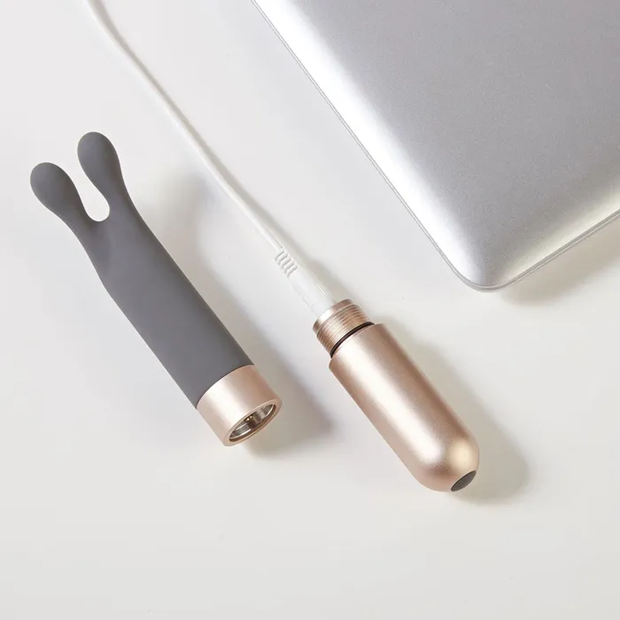 Vibrators Laska Love Not War Laska